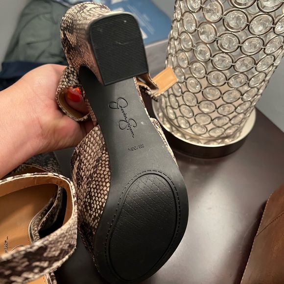 Jessica Simpson snake skin platform heels size 8 never worn - Picture 4 of 5
